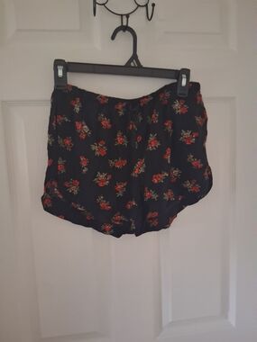 High-Waist Black Floral Lounge Shorts with Elastic Waist